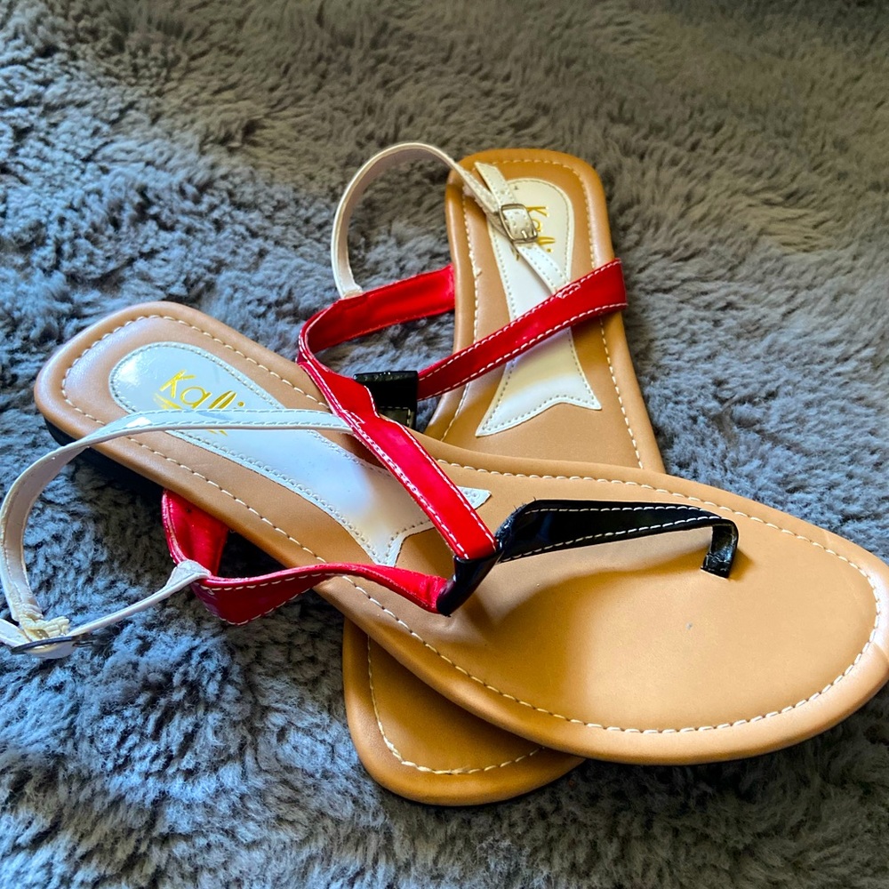 I’m selling my Kalli sandals.